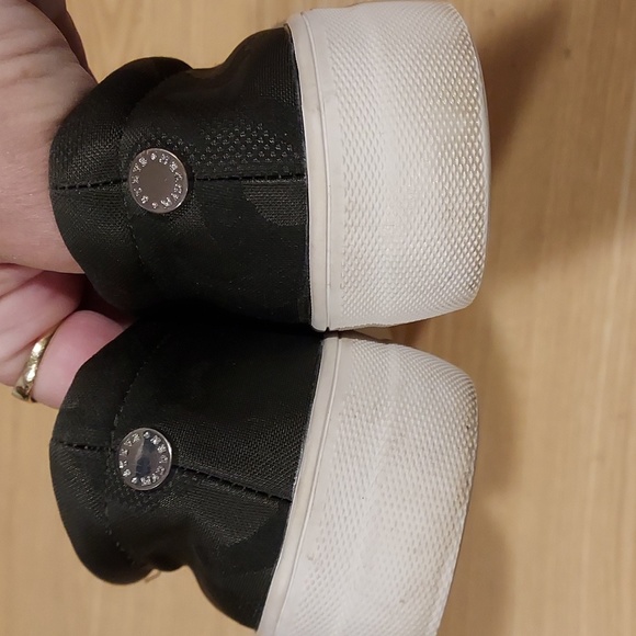 Women's Steve Madden Slip on Shoes Size 6.5 Black Camouflage - Picture 3 of 11